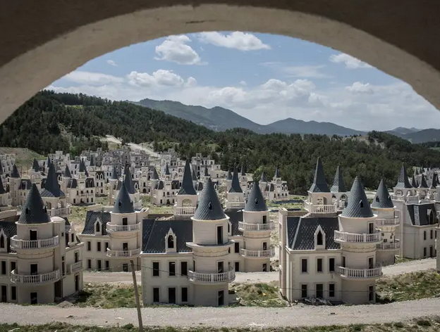 Untitledtoomanycastles.png