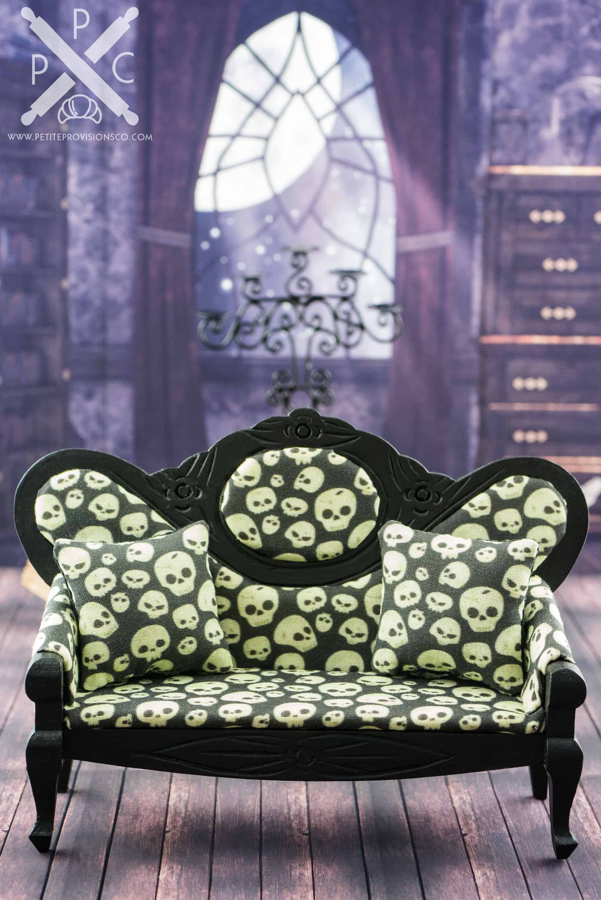 skulls-sofa-01.jpg