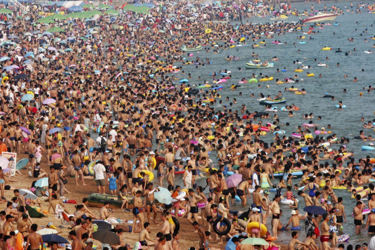 Crowded beach.jpg